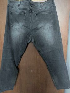 Cropped Black Wash Dressberry Distressed Jeans