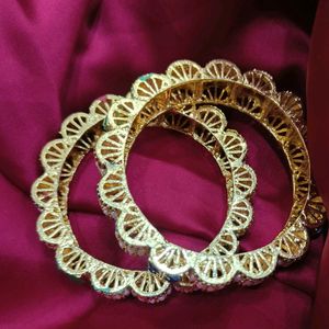 Elegant Gold-Toned Bangle Set