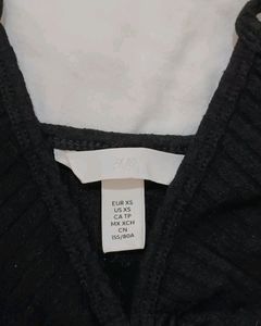 H&amp;M Cut Out Crop Top