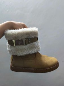 Guess Uggs Lookalike suede tan fluffy boots