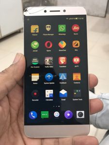 Letv Mobile 3gb RAM 32 GB Ron  Upar Thoda Glass Crack Hai Lekin Koi Dikkat Nahi Sab Kuchh Badhiya Chalta Hai