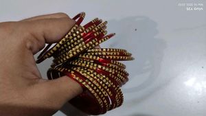 Girl&#39;s Bangles