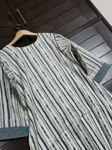 Women Grey Striped Cotton Kurta