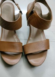 Bata Wedge With Box And Tag