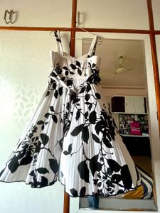 Black &amp; White Sleeveless Floral Dress
