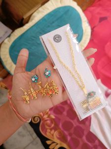 Necklace with chains and lockets