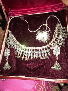 Silver Stone Neck Set