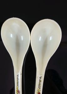 Set of 2 Floral Design Plastic Serving Spoons
