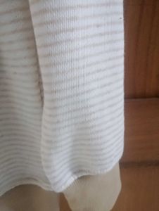 Stylish Cream Sweatshirt – Cozy &amp; Trendy for All