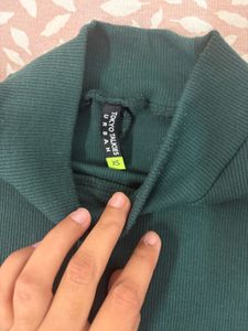 Green Mock Neck Crop Top