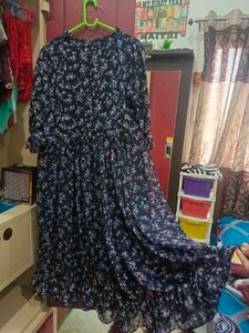 Floral Print Midi Dress 42 and 44 wear it.