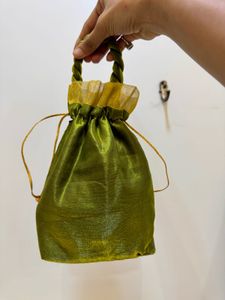 Mehendi look Drawstring Pouch