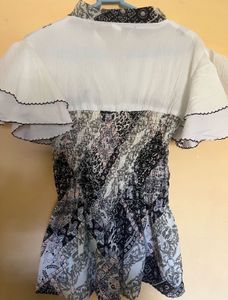 RUFFLE SLEEVES COQUETTE TOP