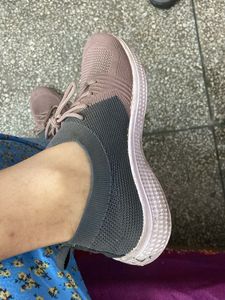 Two-Tone Knit Running Shoe