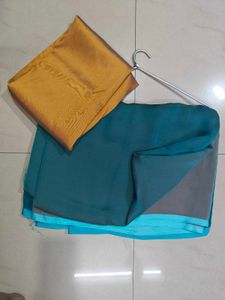 Elegant Teal Saree with Contrast Silk Blouse Mater