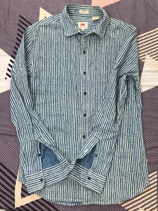 Levis Men Stripped Shirt M Size