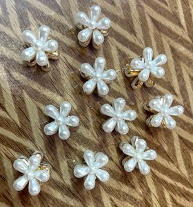 Korean Pearl Flower Mini Claw Clips