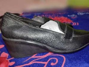 Xoleflex Black Leather Loafers
