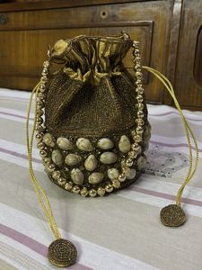 POTLI SIZED GOLD POUCH