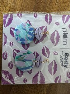 Cute kiss shaped earrings