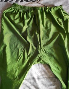 Stretchable Green Leggings