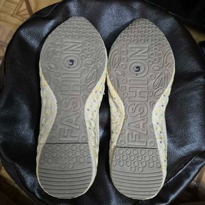 Embroidered Cream Jutti