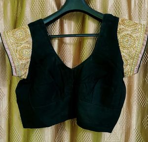🖤✨Black Saree With Golden Border✨🖤