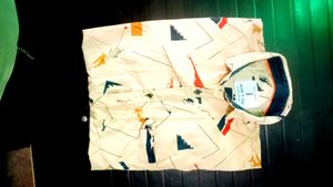 Retro Pattern Button-Down Shirt    M-size
