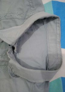 grey-ish men&#39;s shirt