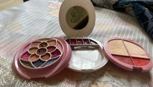 24hr  Sale 🔥Cute Small Makeup Palett