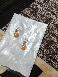 Gold pearl drop earring