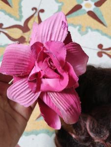 Big Flower And Hair Clutcher
