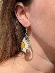Daisy Drop Earrings With Real Flower (Daisy)