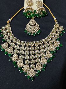 Emerald Kundan Jewelry Set