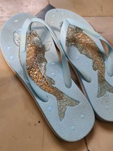 Girl&#39;s Blue Fish Flip Flops