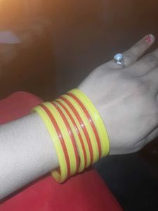 chudiya red yellow