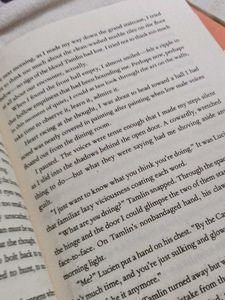 A Court Of Thorns And  Roses