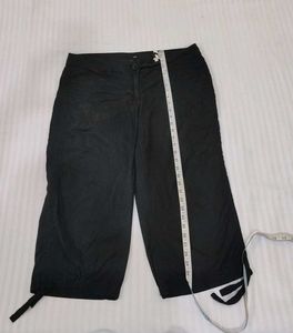 H&M Black Capri Pants