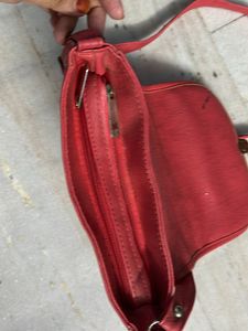 Beautiful And Stylish Sling Bag