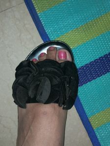 New Blck Slipper Selling Due To Size Issue