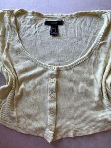 butter yellow crop top 🧈