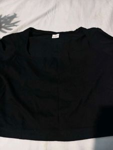 Black Full Sleeve Crop Top In S(Size)