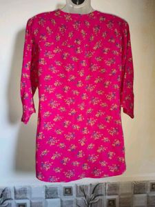 🎁Buy 1, Get 1 Free🎁Size M/ L Floral Pink Top