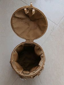 Can Be Used As Piggy Bank To Put Coins And Notes