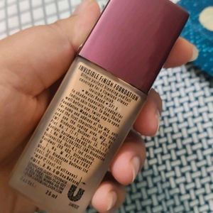 Lakme&#39; invisible finish foundation