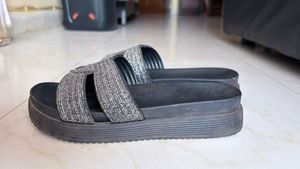 Stylish WOOCHMU Platform Slides