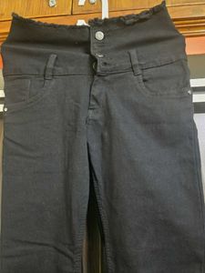 Modern Black Skinny Jeans