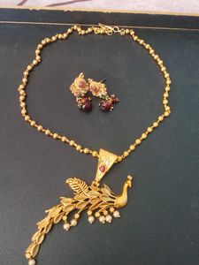 Peacock Design Necklace With Pearl