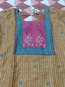 Stylish Pakistani Kameez