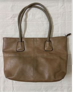 MC COLLECTION Handbag (Tan)